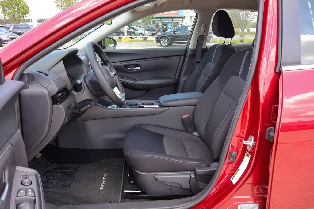 Certified 2025 Nissan Sentra SV image 7
