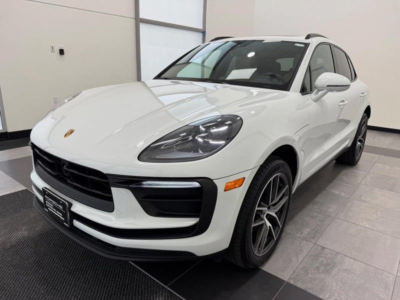 Certified 2025 Porsche Macan AWD/4WD image 1