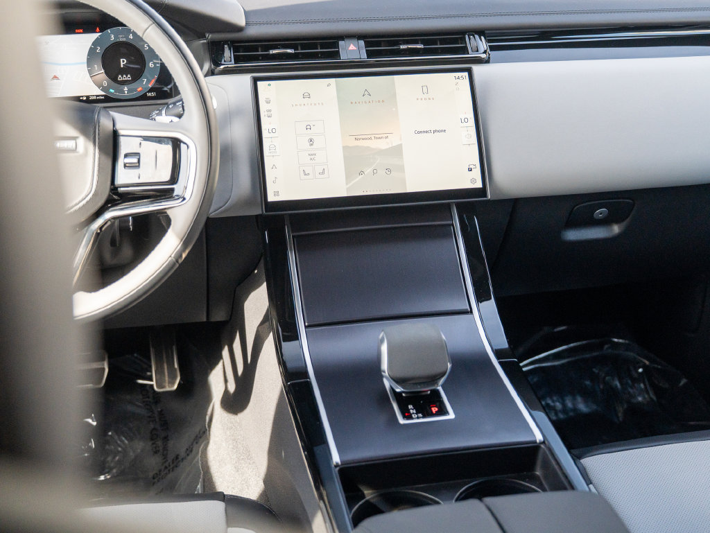 Certified 2026 Land Rover Range Rover Velar Dynamic SE AWD/4WD image 21