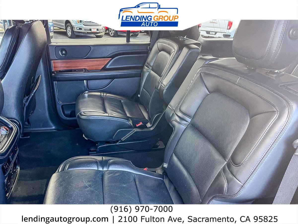 Used 2019 Lincoln Navigator Premiere image 16