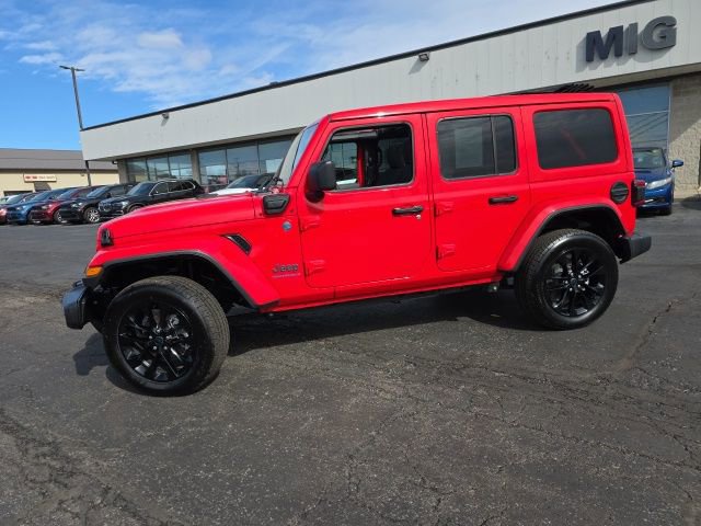 Used 2025 Jeep Wrangler Unlimited Sahara w/ Safety Group image 3