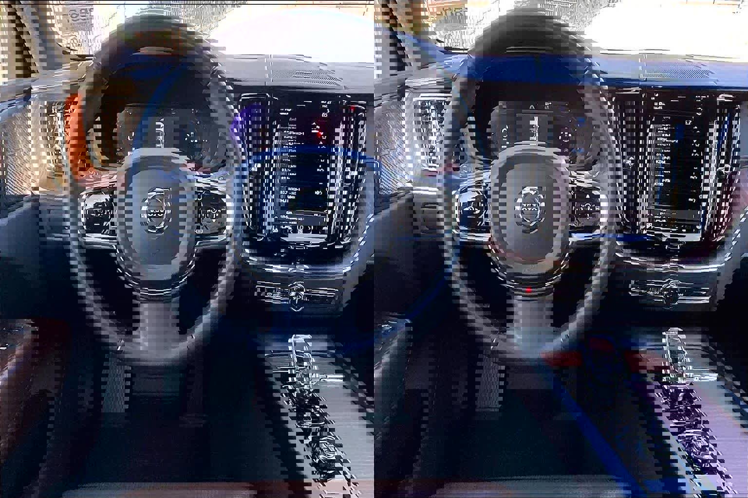 Used 2023 Volvo XC60 B5 Ultimate image 8