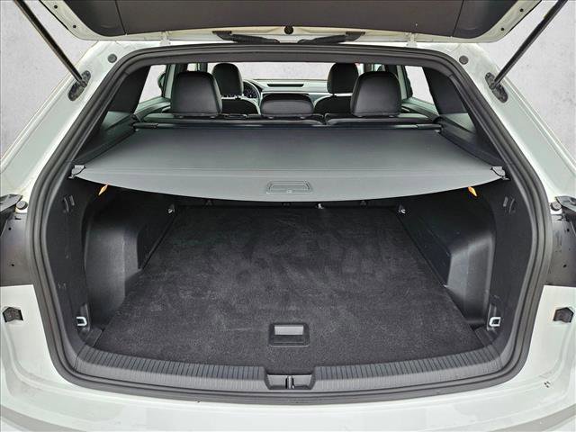 Used 2022 Volkswagen Atlas Cross Sport SE w/ Panoramic Sunroof Package FWD image 3
