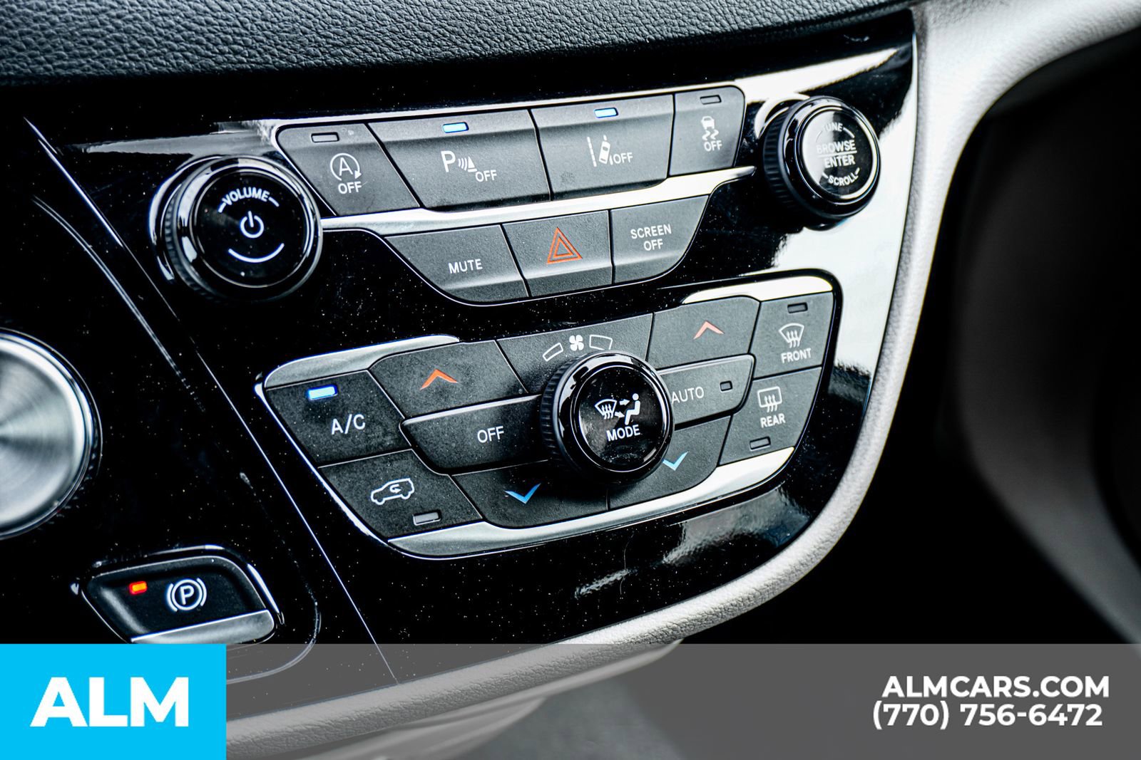 Used 2024 Chrysler Pacifica Touring-L image 45