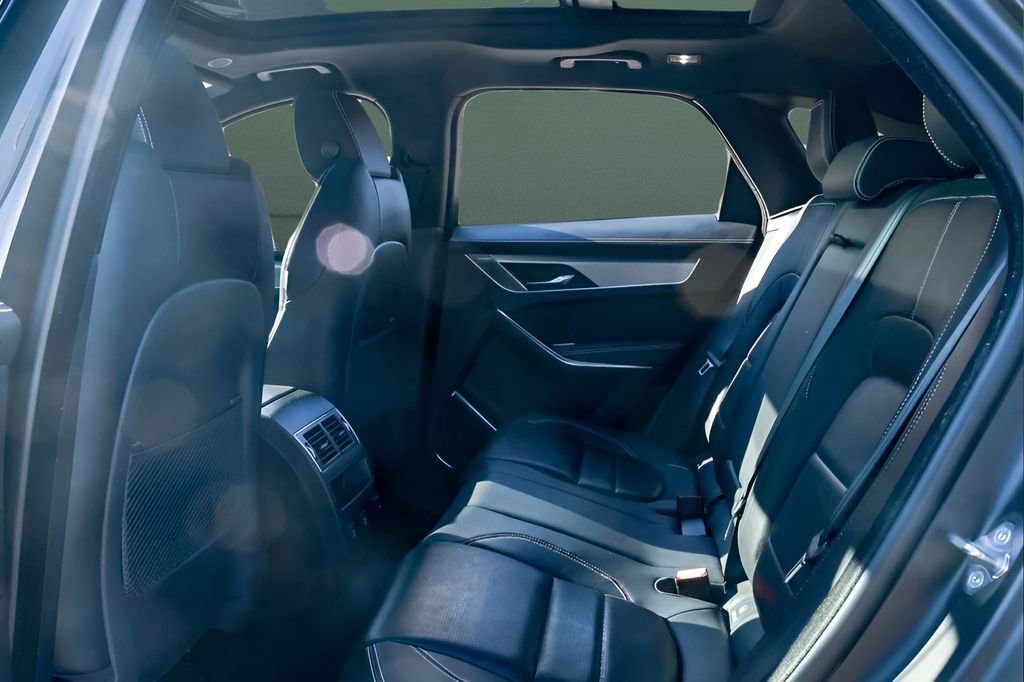 Used 2024 Jaguar F-PACE R-Dynamic S image 17