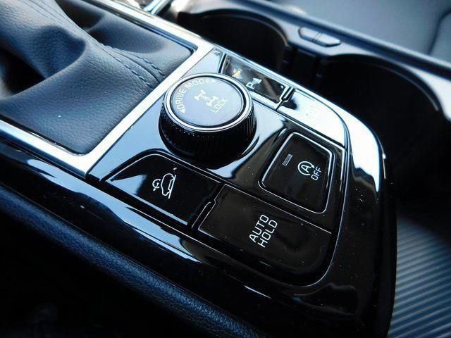 Used 2025 Kia Sportage EX image 30