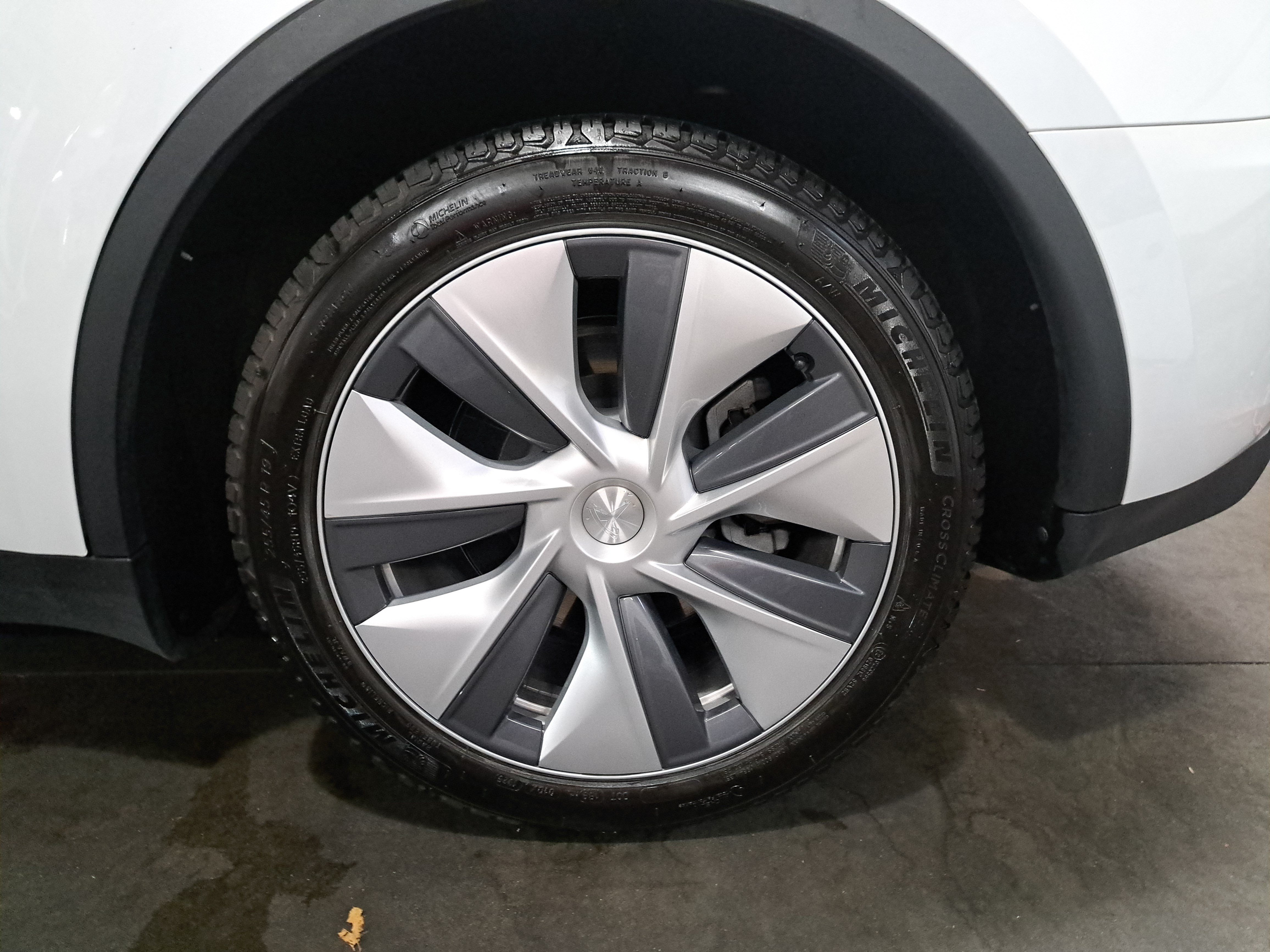 Used 2023 Tesla Model Y Long Range AWD/4WD image 31