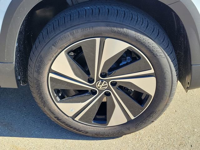 New 2026 Volkswagen Taos SE image 5