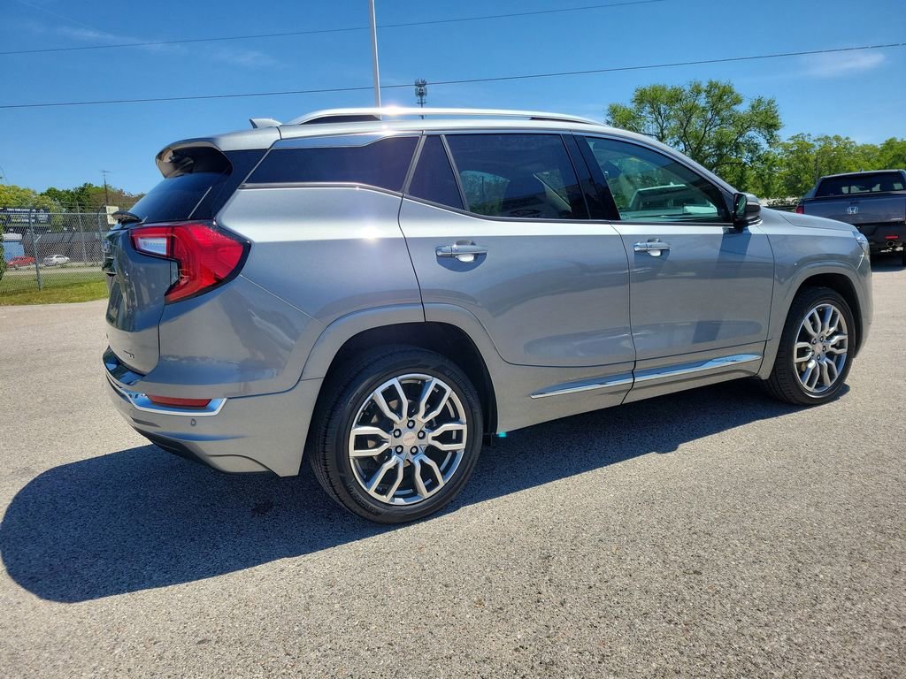 Used 2023 GMC Terrain Denali AWD/4WD image 4