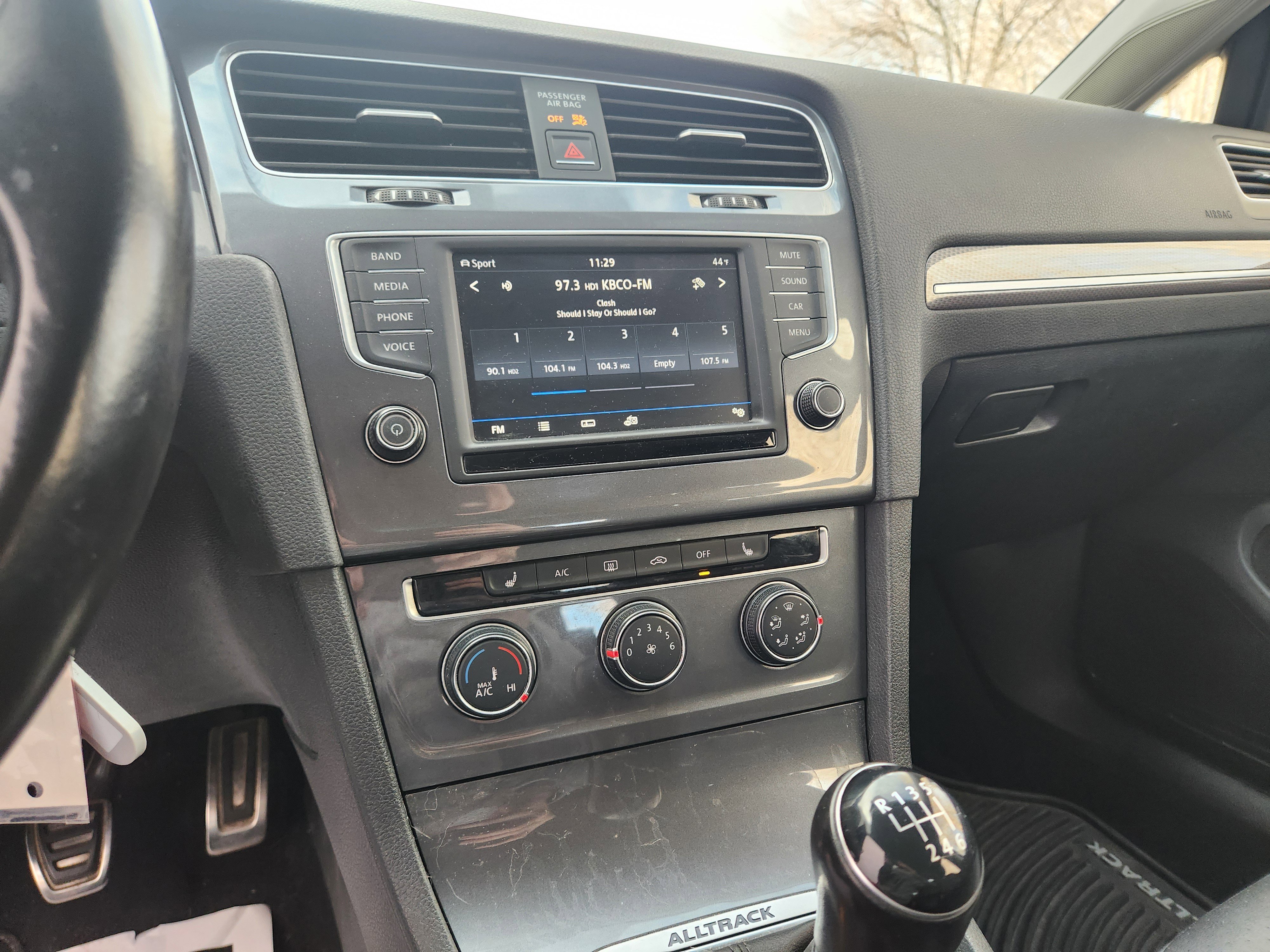 Used 2017 Volkswagen Golf Alltrack S image 13