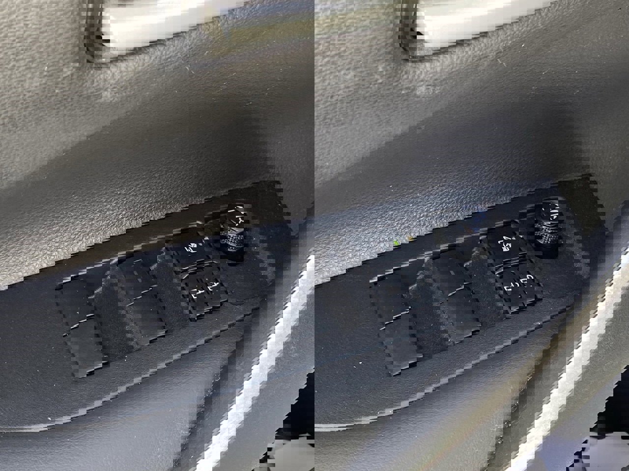 Used 2025 Toyota Corolla SE w/ Carpet Mat Package (TMS) image 7