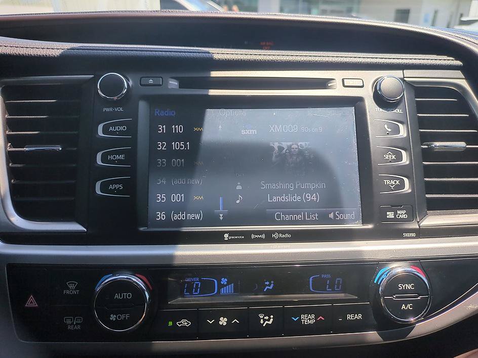 Used 2019 Toyota Highlander XLE FWD image 20