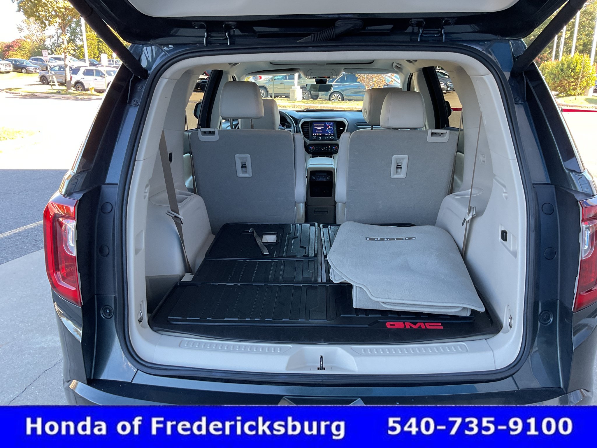 Used 2023 GMC Acadia Denali w/ Denali Ultimate Package FWD image 23