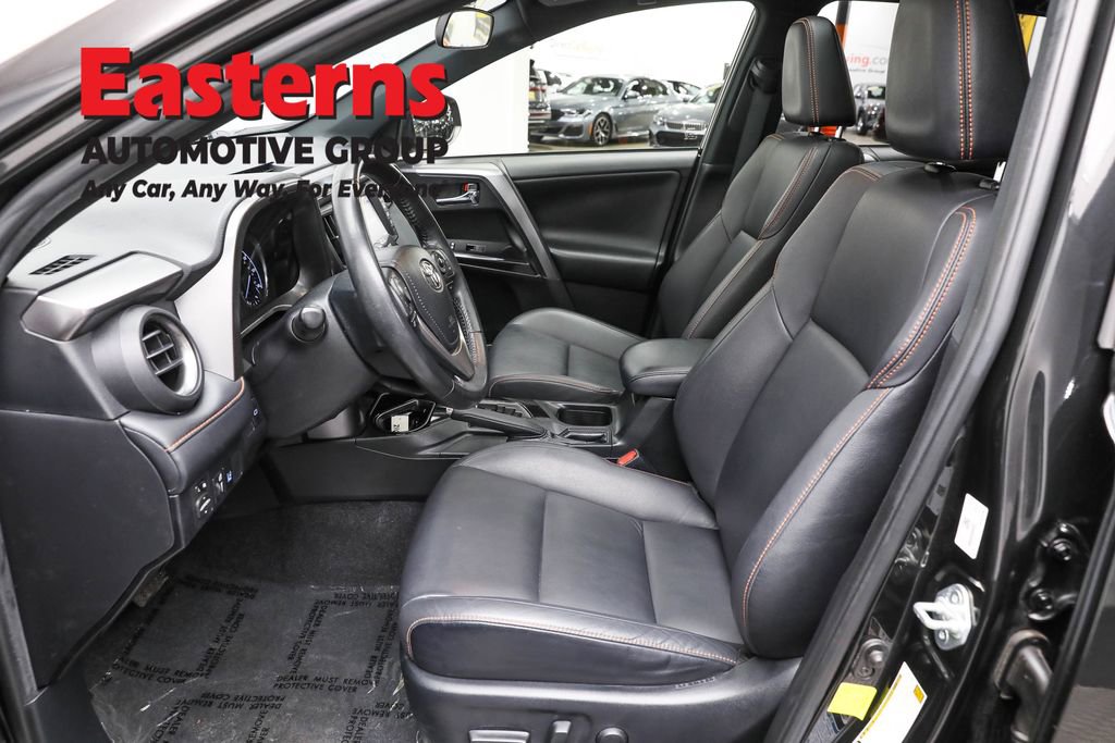 Used 2018 Toyota RAV4 SE image 14