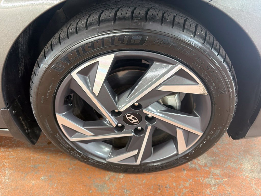 Certified 2025 Hyundai Elantra Sport FWD image 10