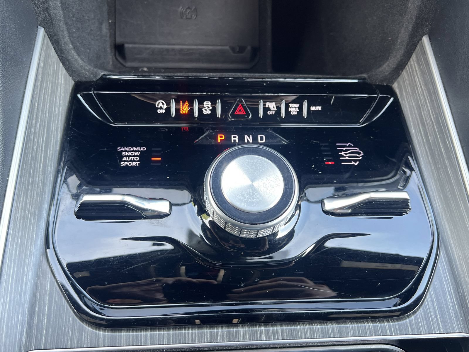 Used 2024 Jeep Wagoneer Series III AWD/4WD image 7