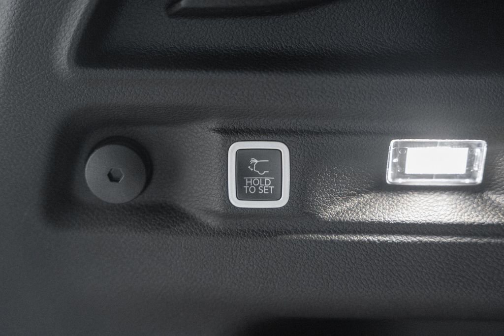 New 2025 Jeep Grand Cherokee L Altitude image 10