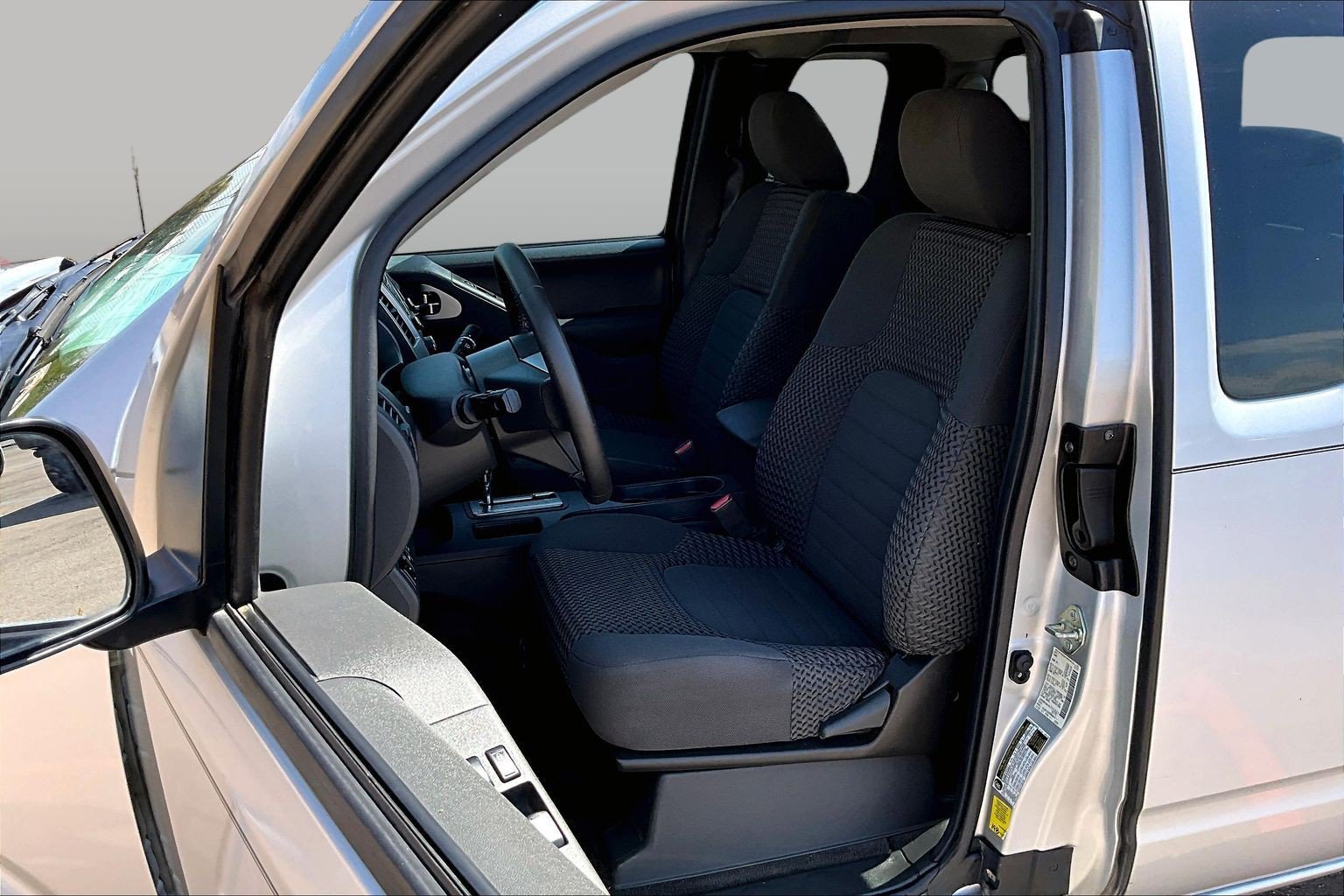 Used 2018 Nissan Frontier SV w/ Value Truck Package AWD/4WD image 24