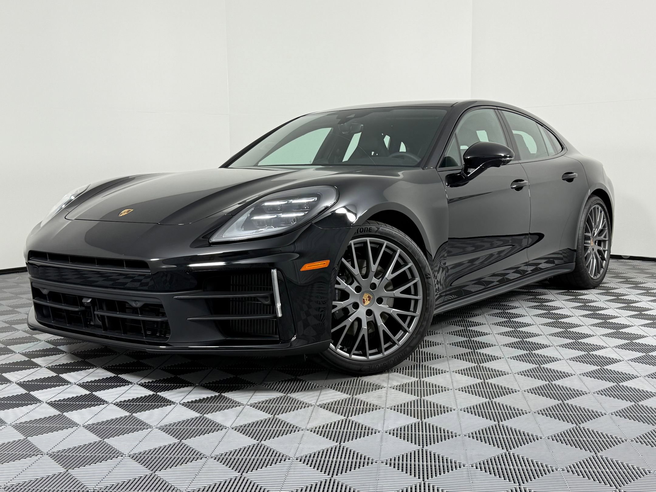 New 2026 Porsche Panamera 4 image 1