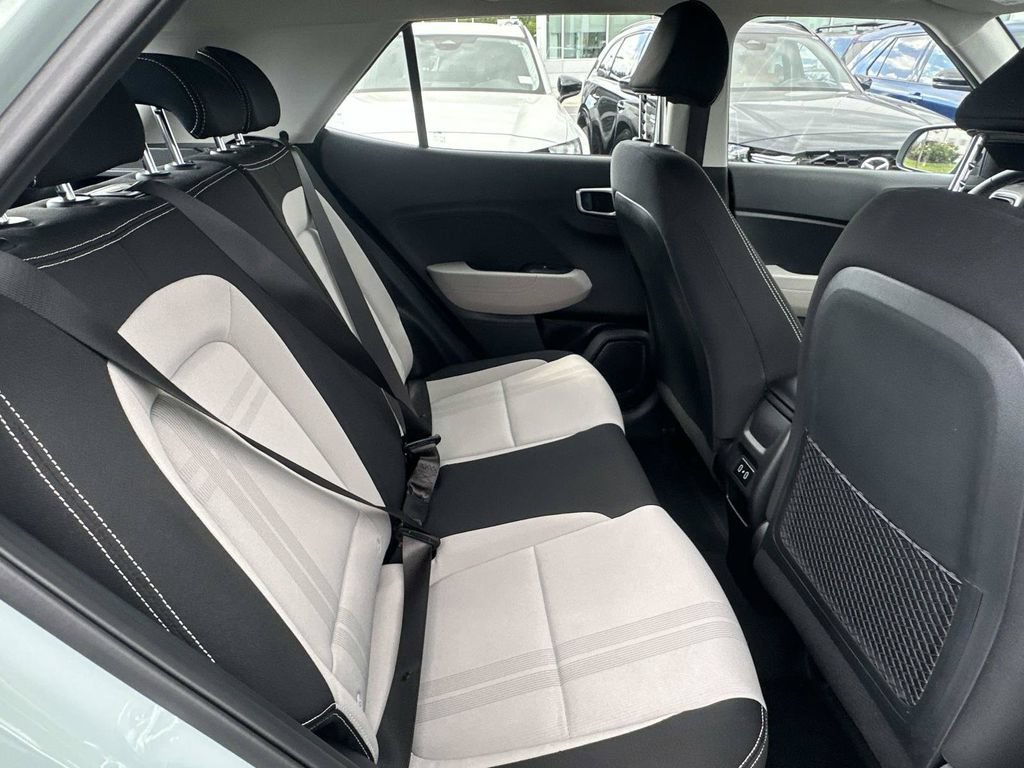 Used 2025 Hyundai Venue SEL FWD image 30