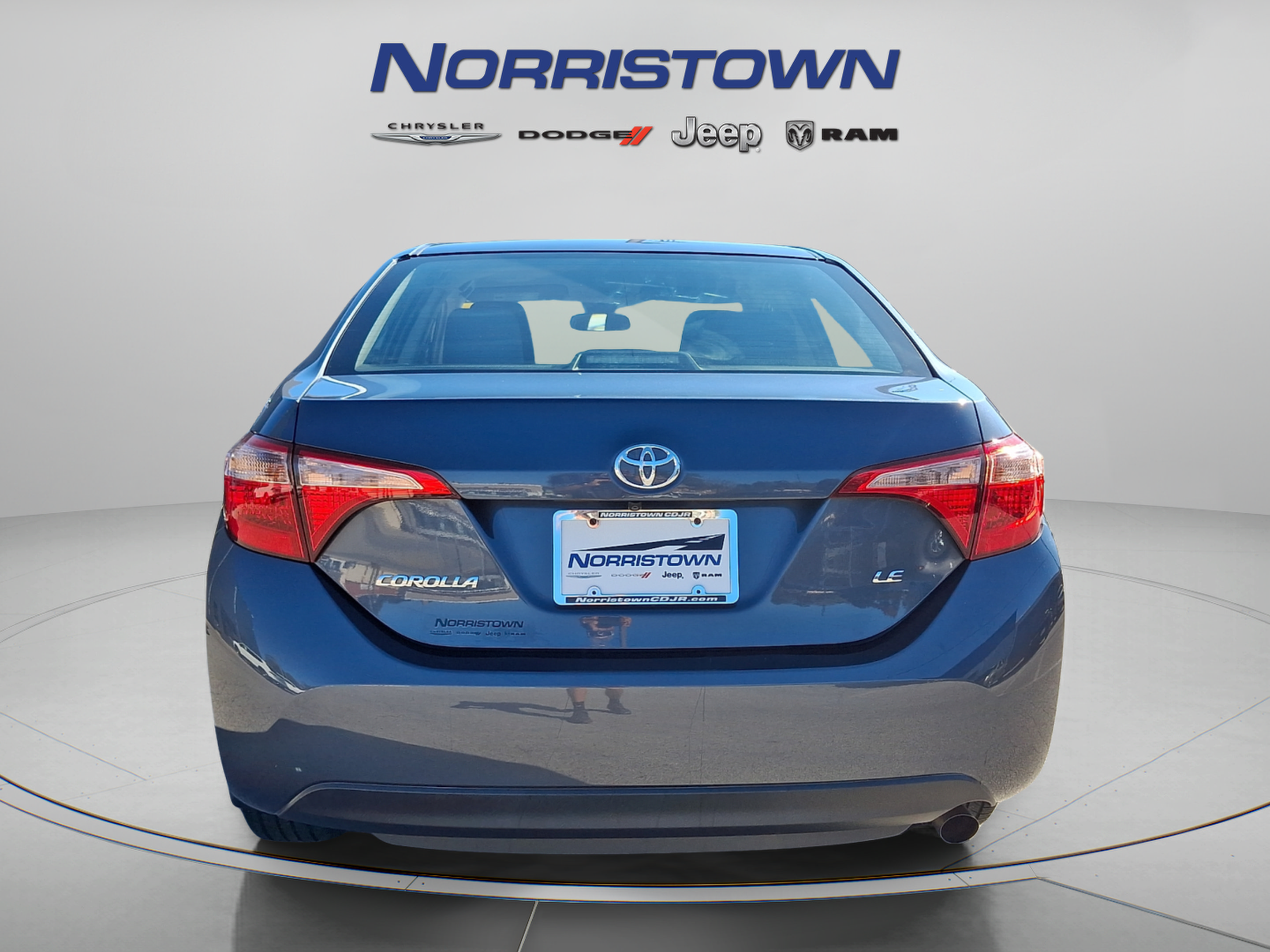 Used 2017 Toyota Corolla LE w/ Carpet Mat Package (TMS) FWD image 5
