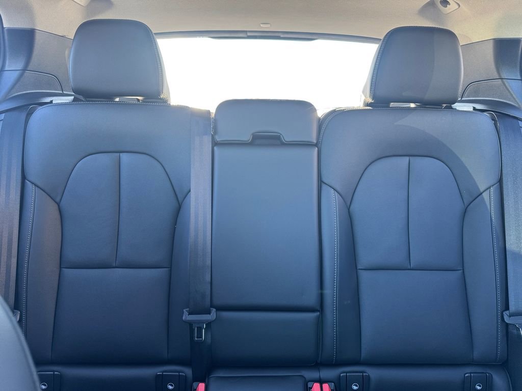 Certified 2025 Volvo XC40 B5 Core image 23