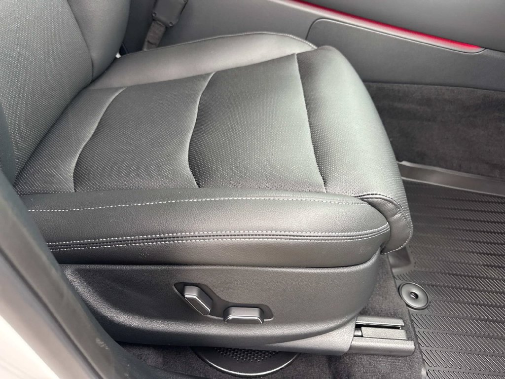 New 2026 Genesis G70 2.5T RWD image 16