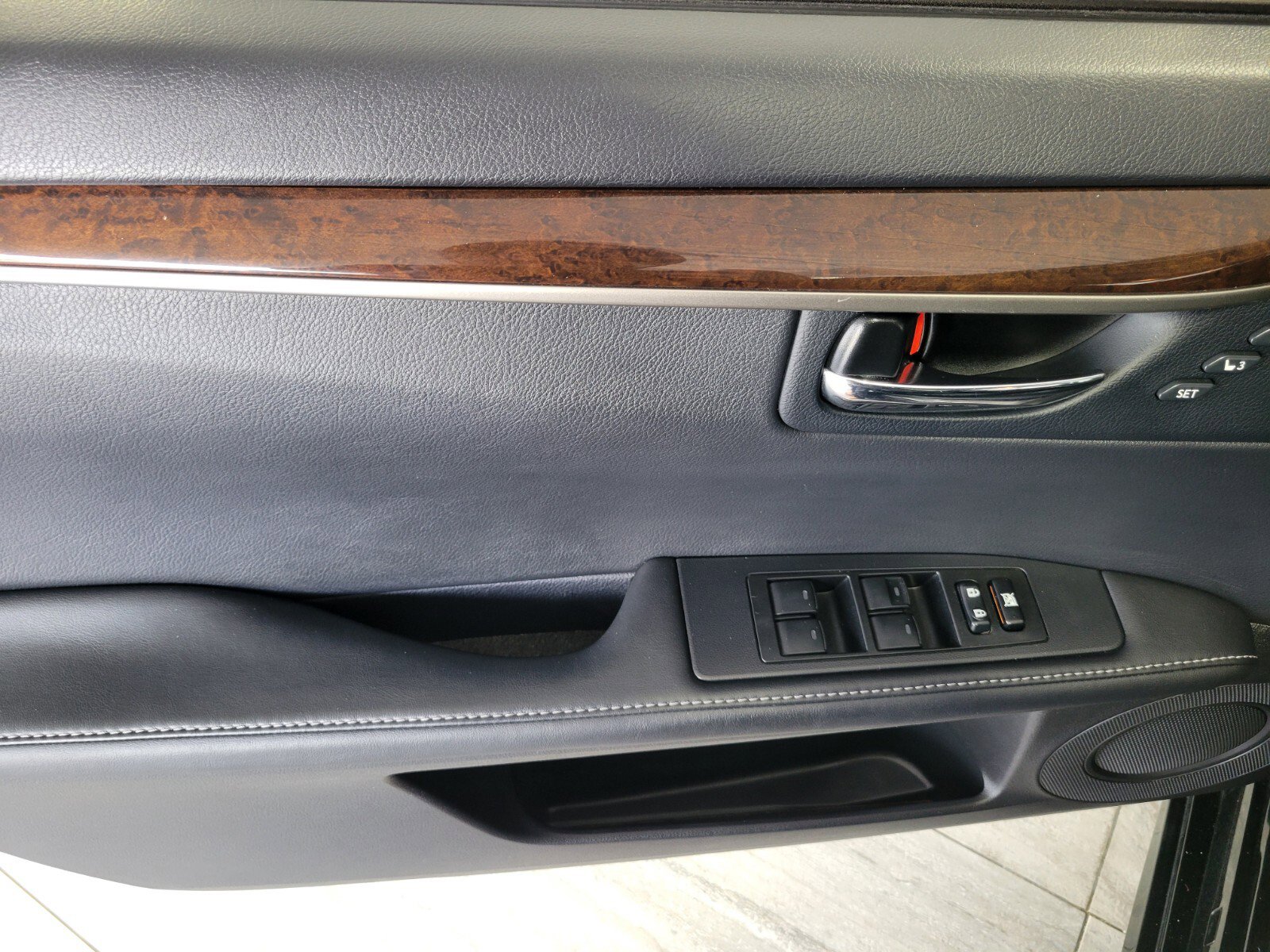 Used 2013 Lexus ES 350 w/ Luxury Pkg image 19