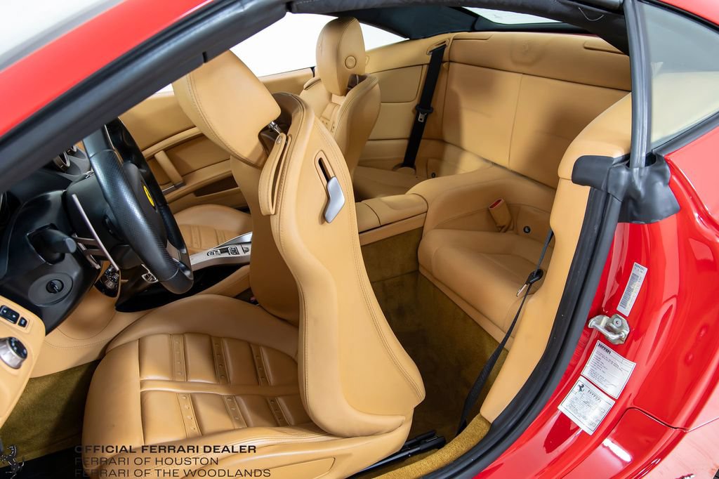 Used 2010 Ferrari California RWD image 17