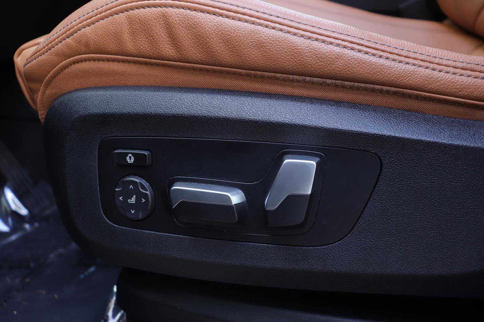 Used 2022 BMW X5 sDrive40i w/ Premium Package image 26