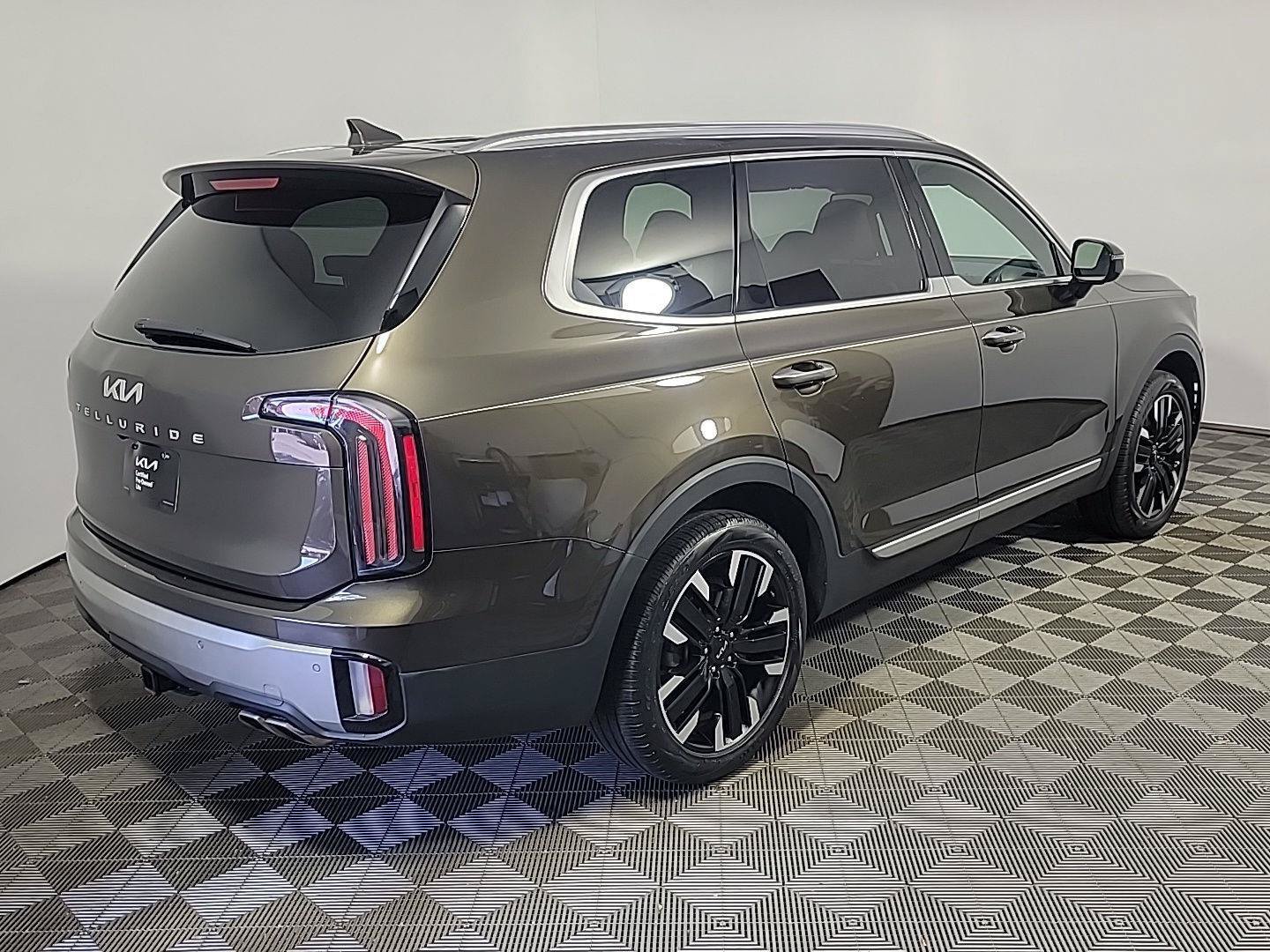 Certified 2024 Kia Telluride SX w/ Towing Package FWD image 4