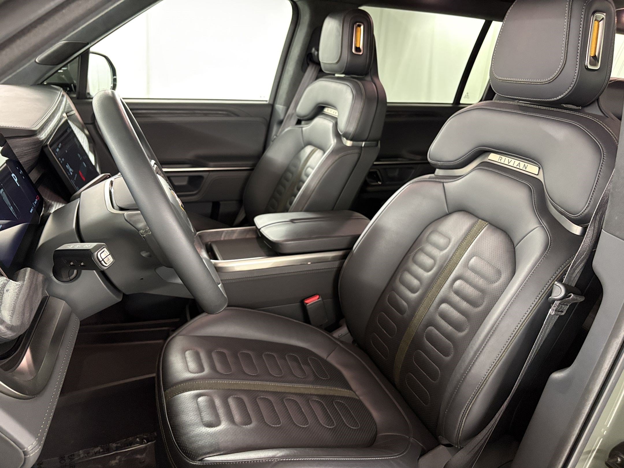 Used 2022 Rivian R1S Launch Edition Quad AWD/4WD image 5