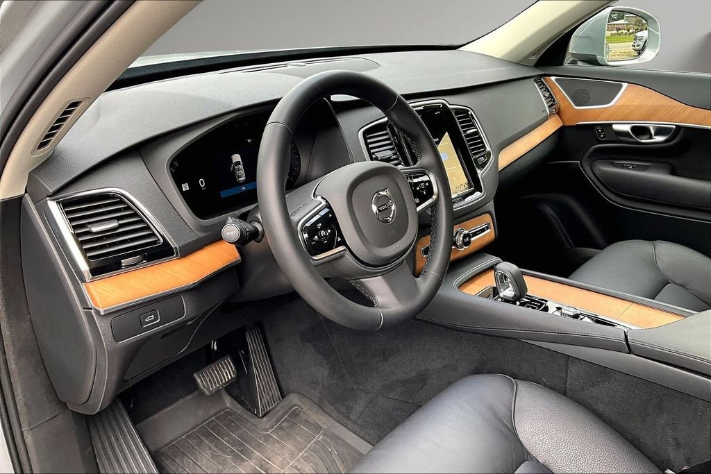 Used 2024 Volvo XC90 B5 Plus AWD/4WD image 18