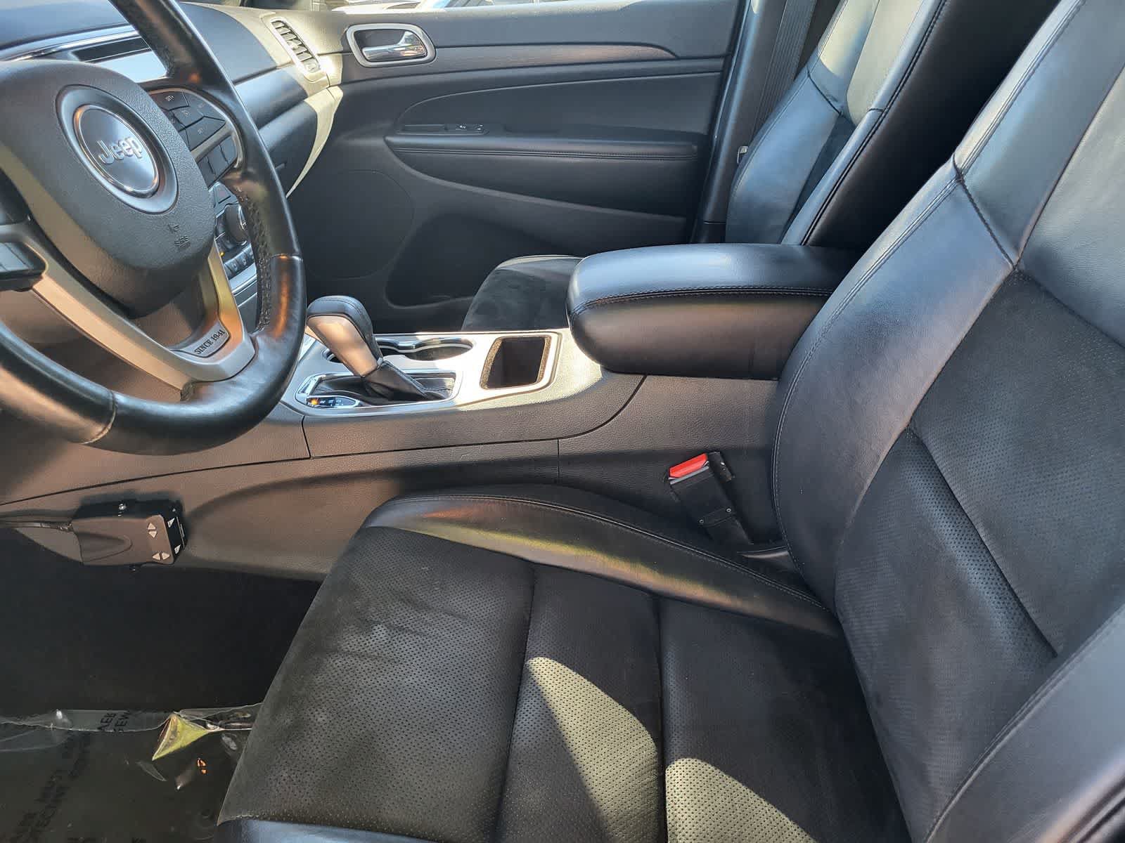 Used 2017 Jeep Grand Cherokee Altitude AWD/4WD image 27