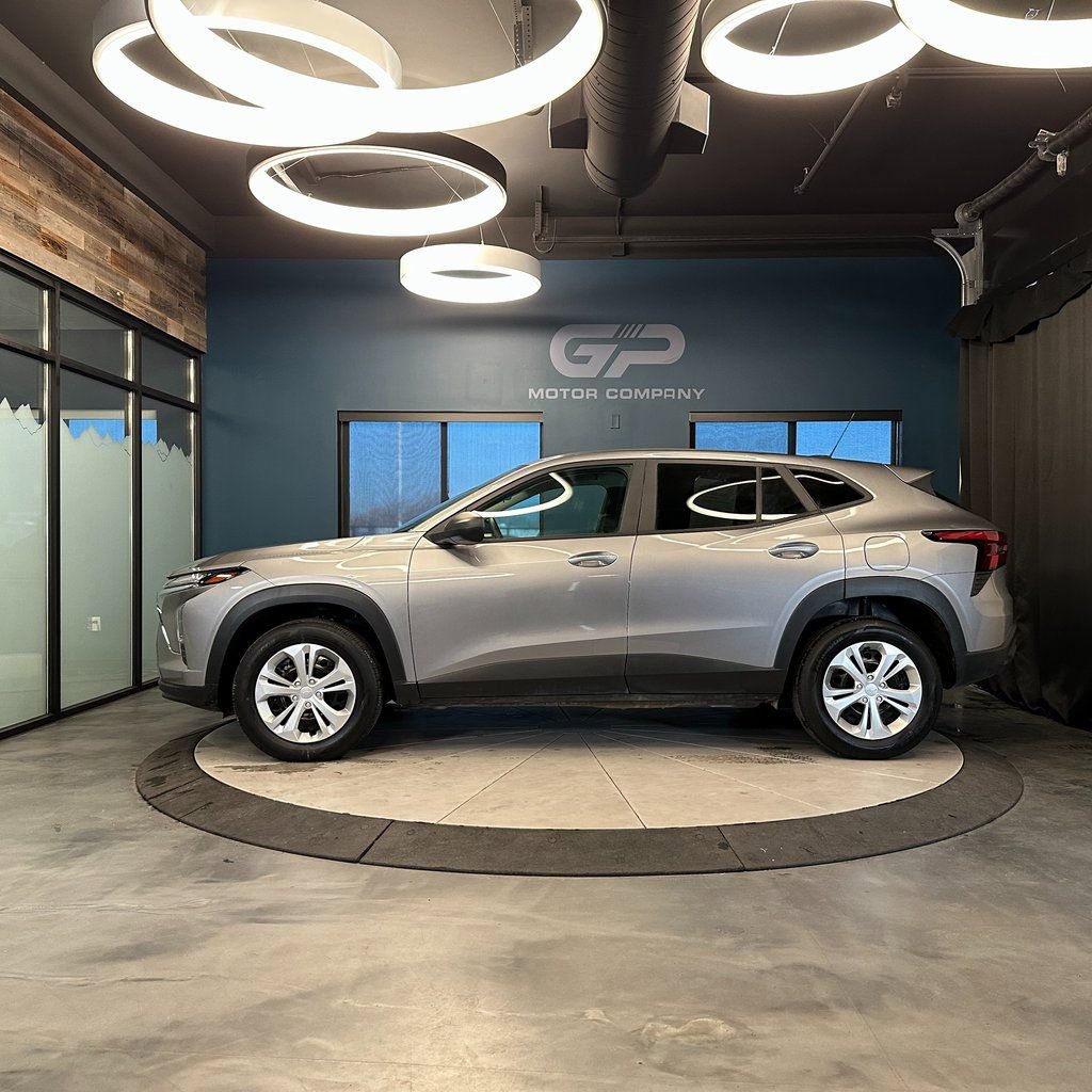 Used 2024 Chevrolet Trax LS w/ LPO, Blackout Package image 6