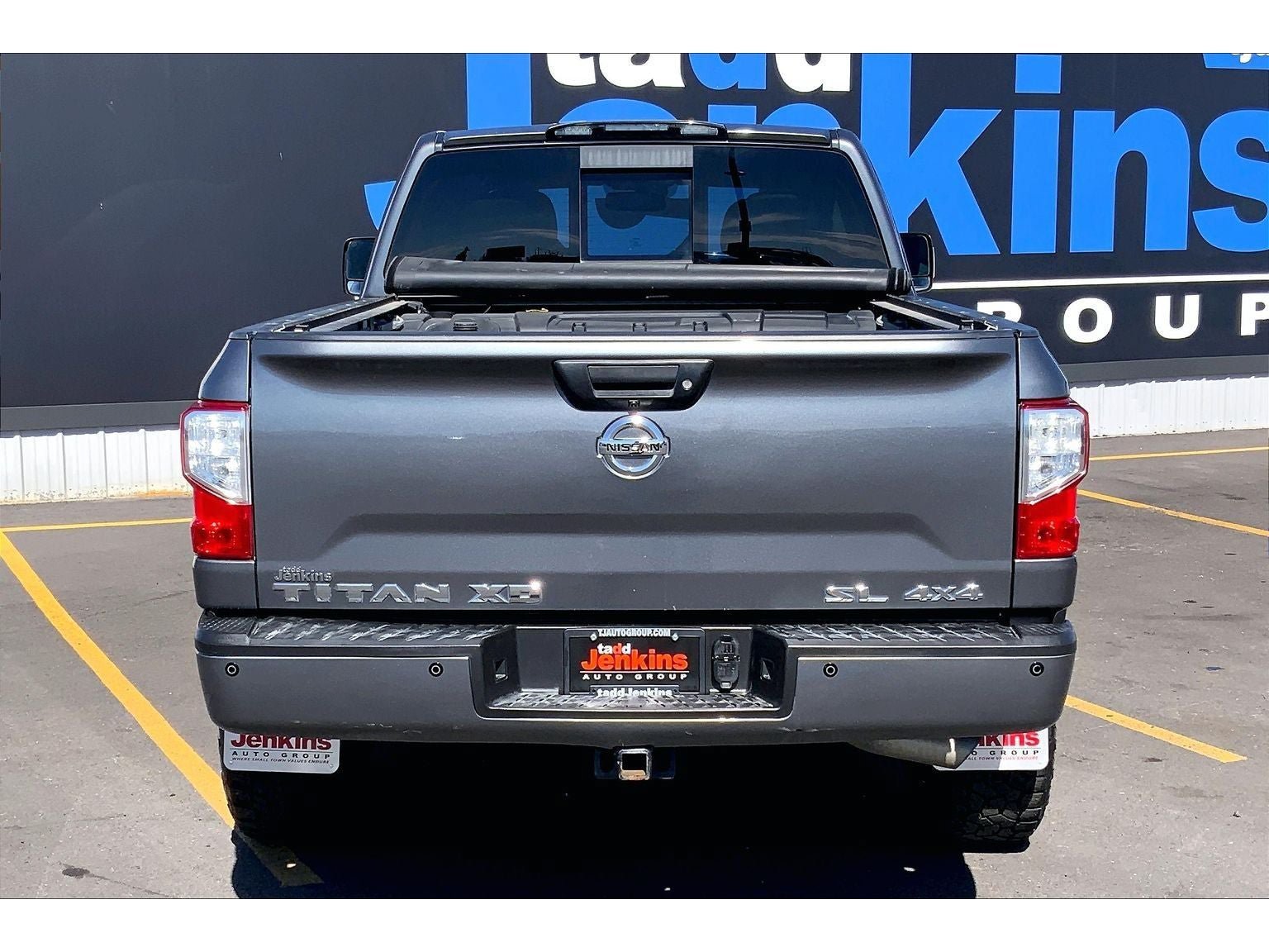 Used 2016 Nissan Titan SL AWD/4WD image 4