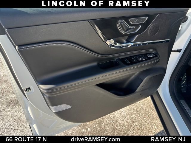 Used 2023 Lincoln Corsair Standard w/ Rear Removable Package Tray image 12