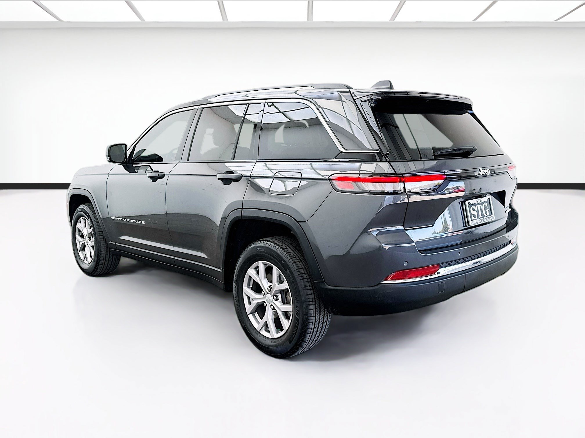 Used 2022 Jeep Grand Cherokee Limited RWD image 6
