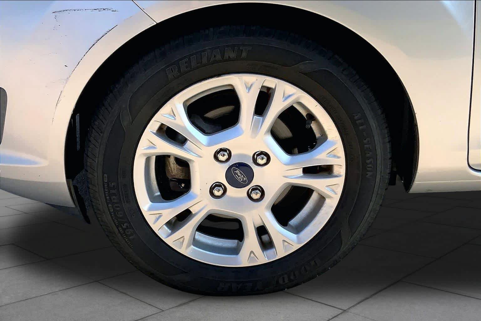 Used 2014 Ford Fiesta SE FWD image 10