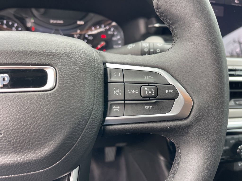 Certified 2025 Jeep Compass Limited image 17