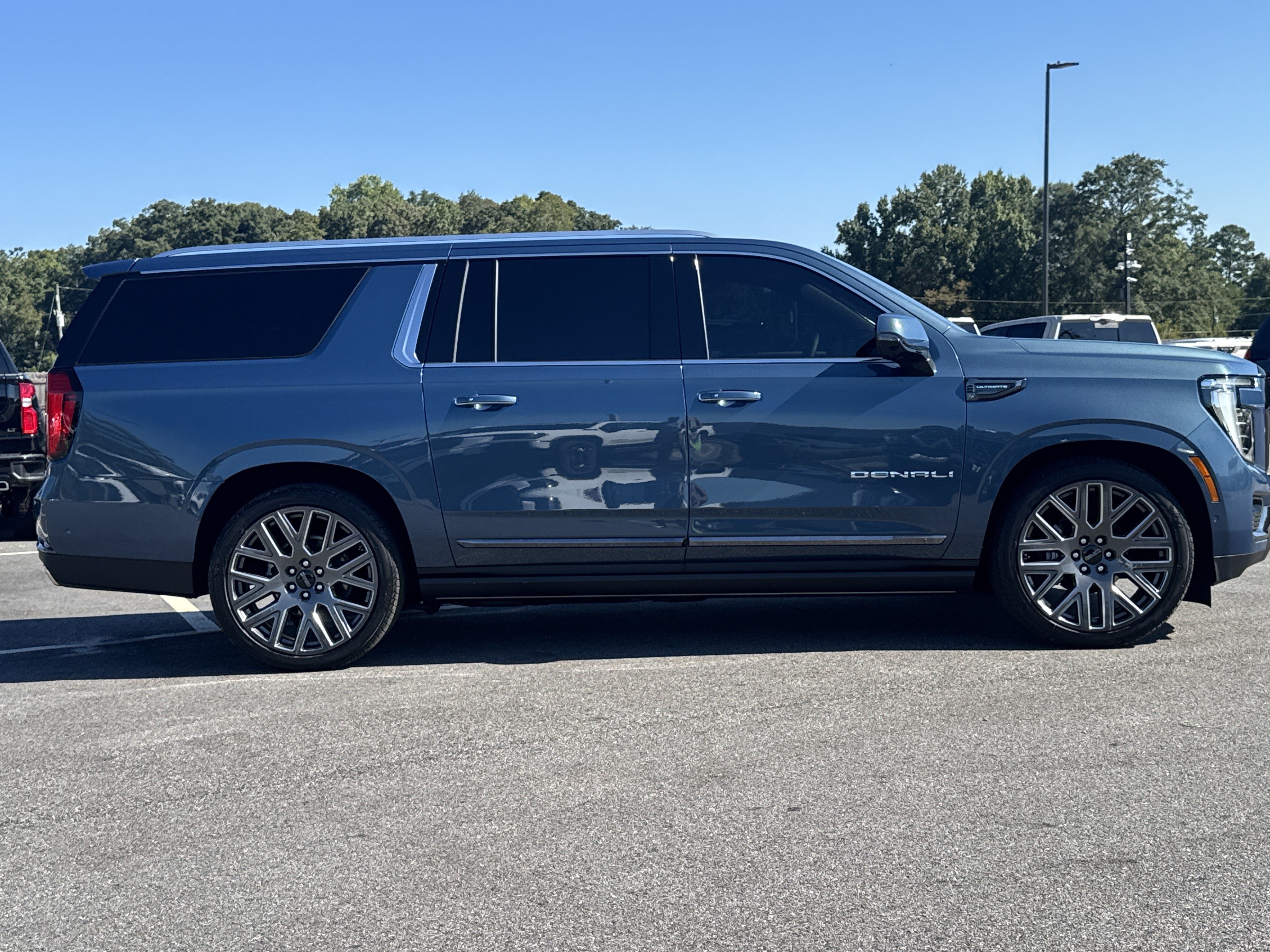 Certified 2026 GMC Yukon XL Denali Ultimate w/ LPO, Floor Liner Package AWD/4WD image 4