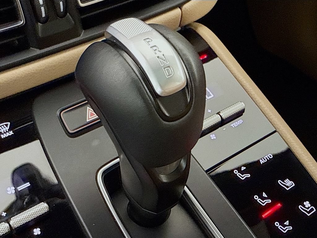 Certified 2022 Porsche Macan AWD/4WD image 21