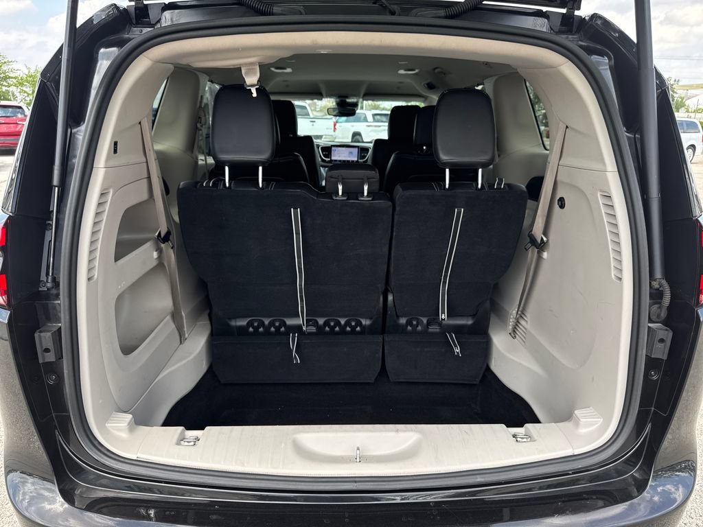 Certified 2023 Chrysler Pacifica Touring-L FWD image 35