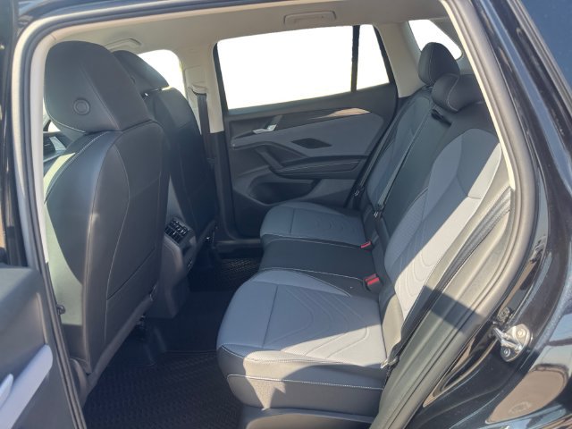 New 2026 Volkswagen Tiguan SE FWD image 11
