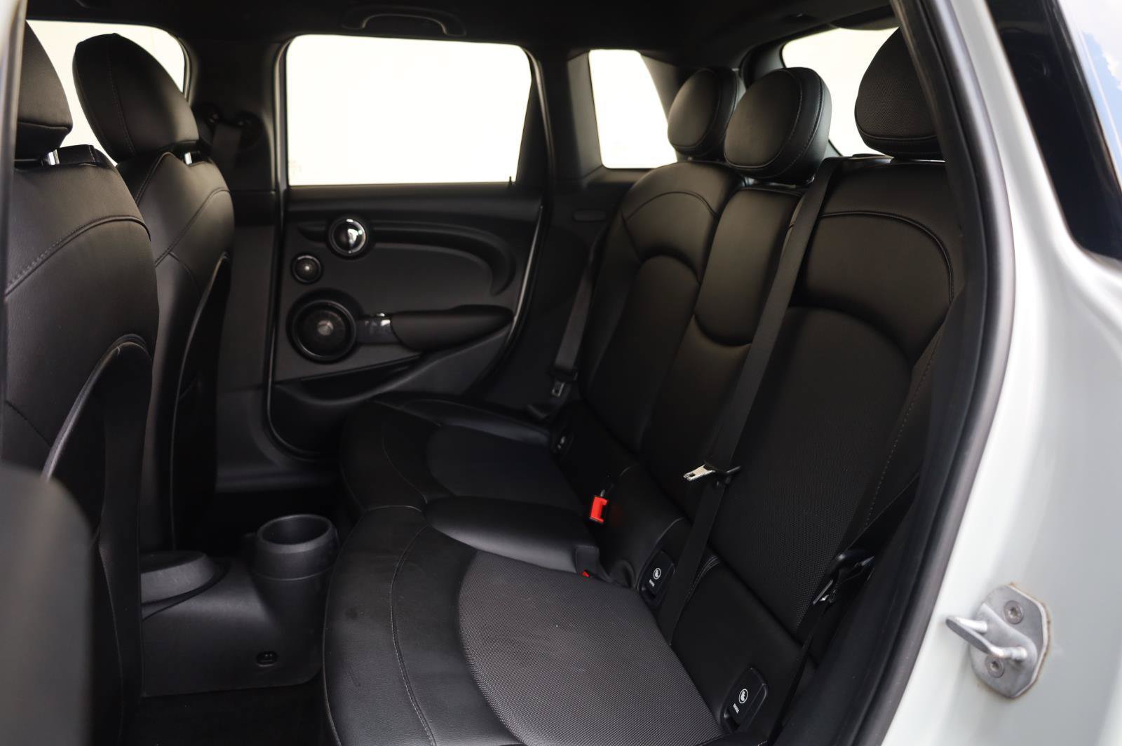 Used 2015 MINI Cooper 4-Door Hardtop FWD image 20