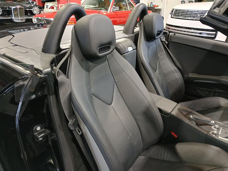 Used 2011 Mercedes-Benz SLK 300 image 37