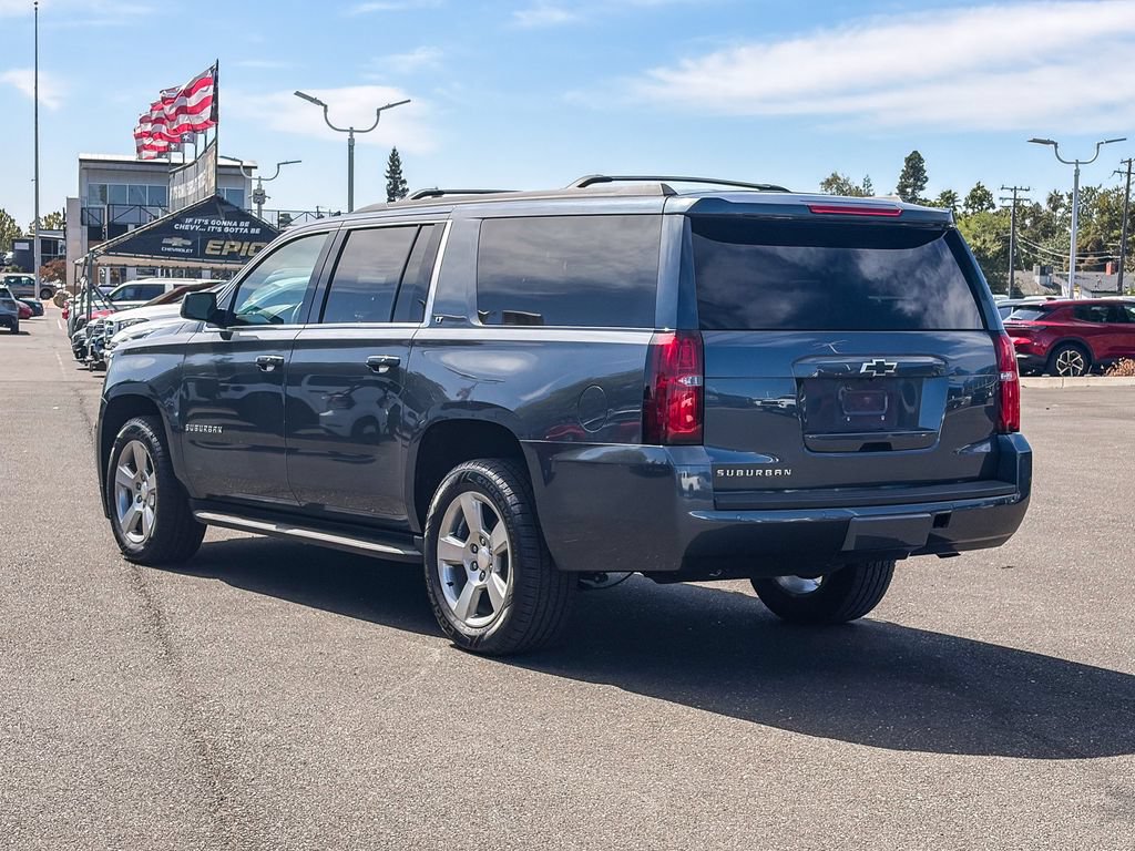 Used 2019 Chevrolet Suburban LT w/ Luxury Package RWD image 2