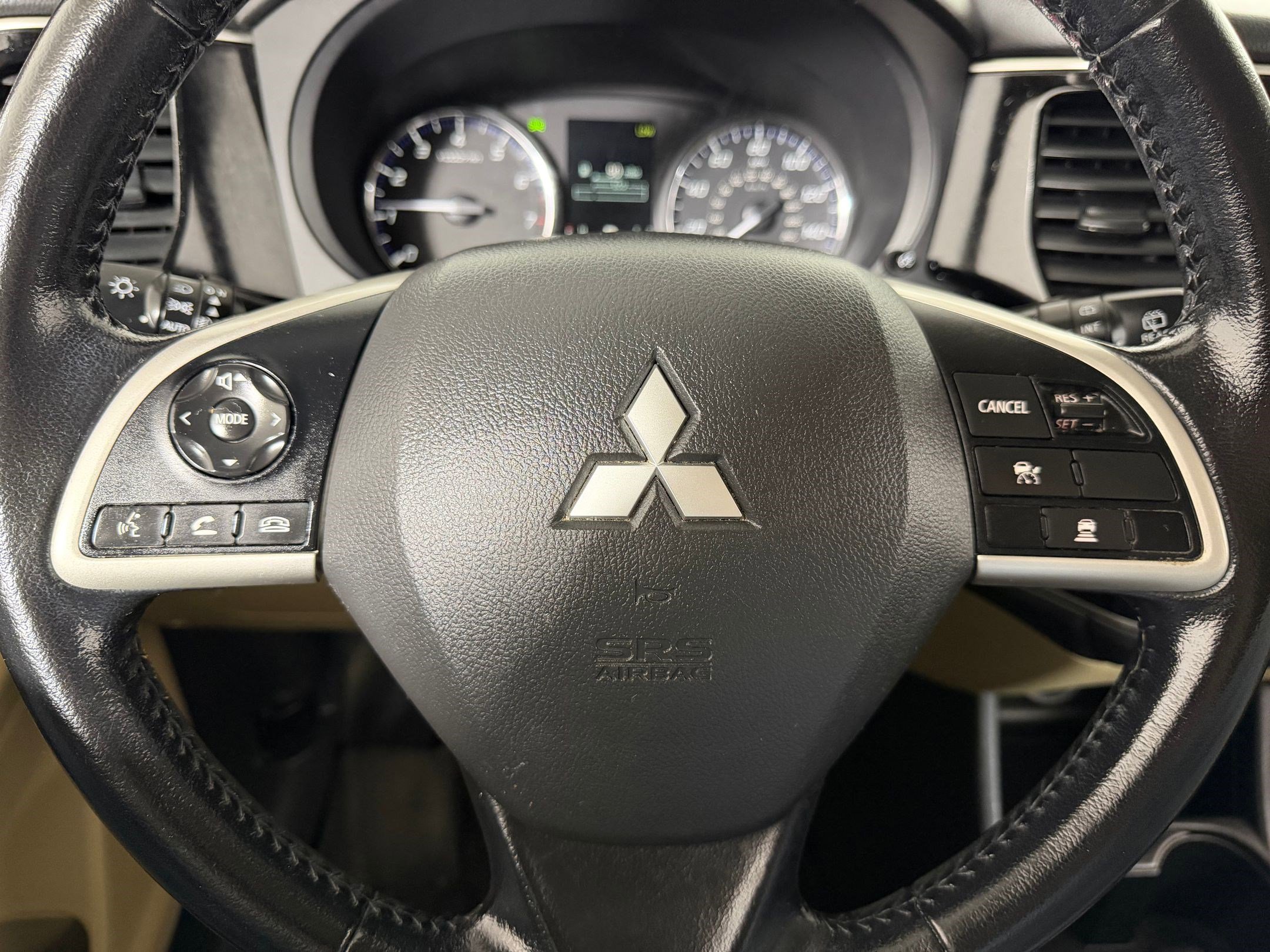 Used 2015 Mitsubishi Outlander SE image 14