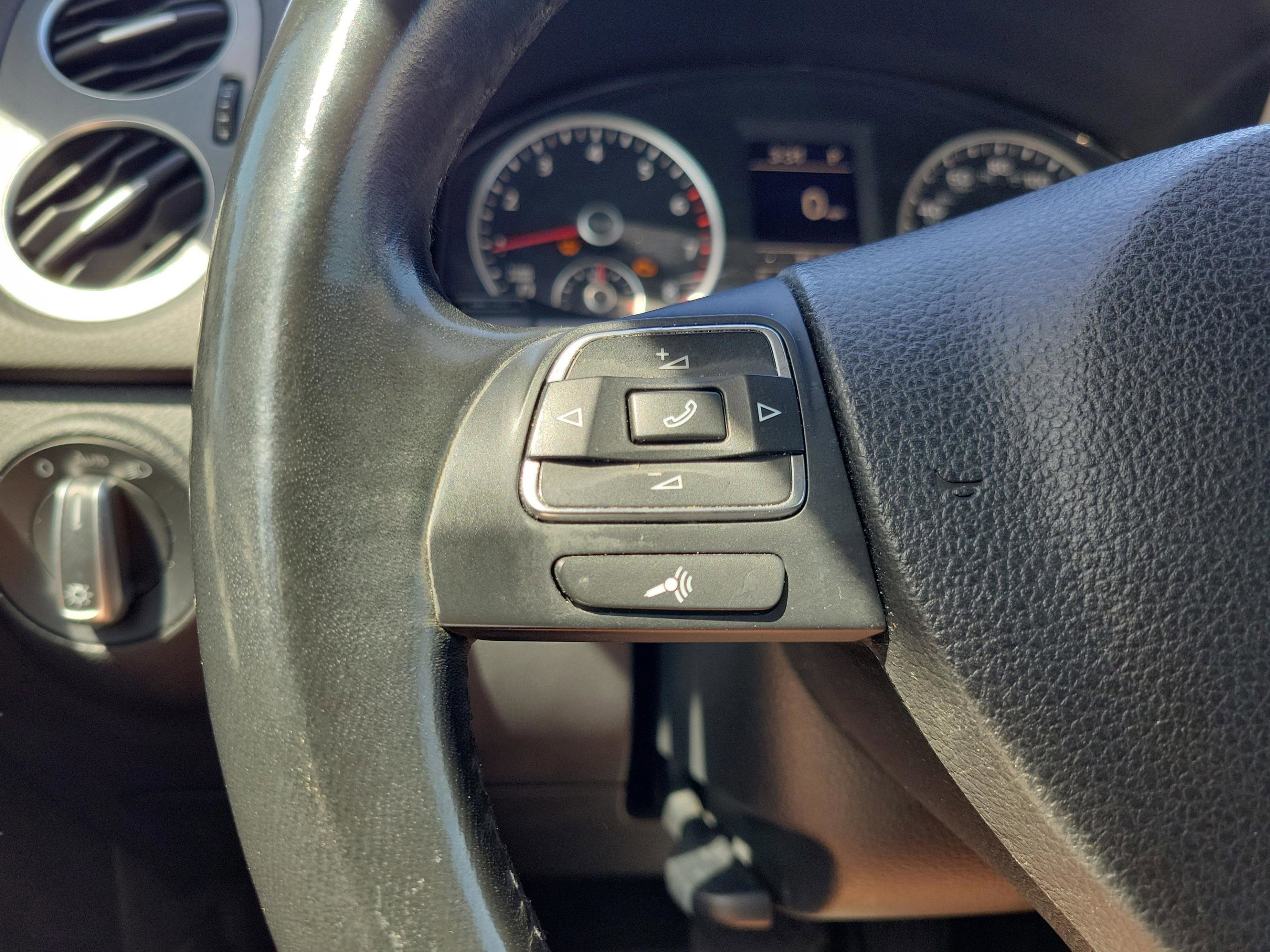 Used 2017 Volkswagen Tiguan S image 5