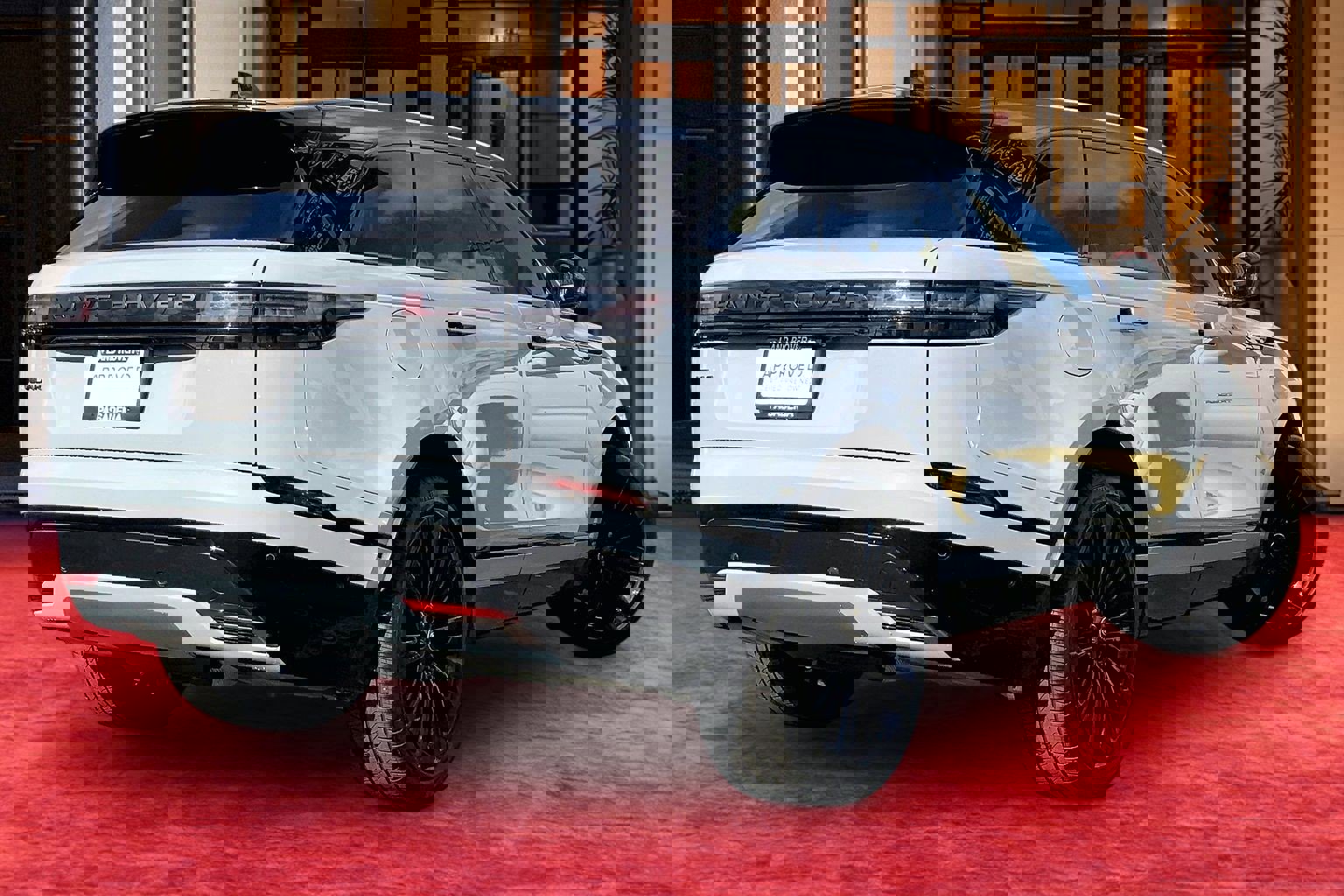 Used 2025 Land Rover Range Rover Velar Dynamic SE image 11